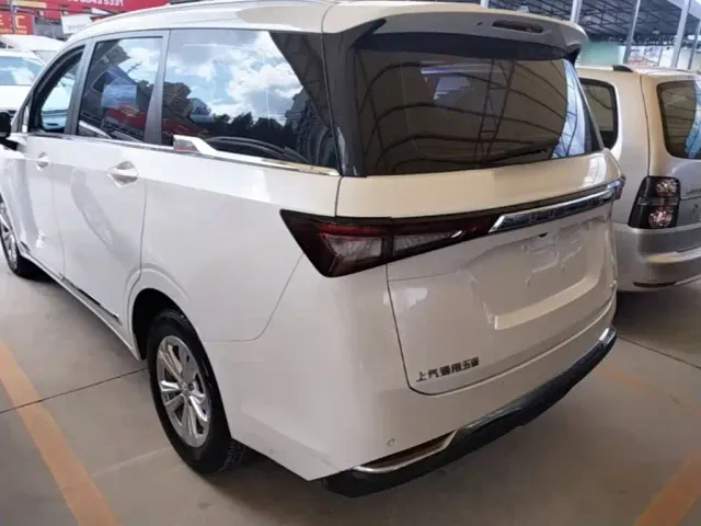 Wuling Jiachen — Фото автомобиля 4