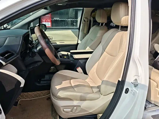 Toyota Granvia — Фото автомобиля 14
