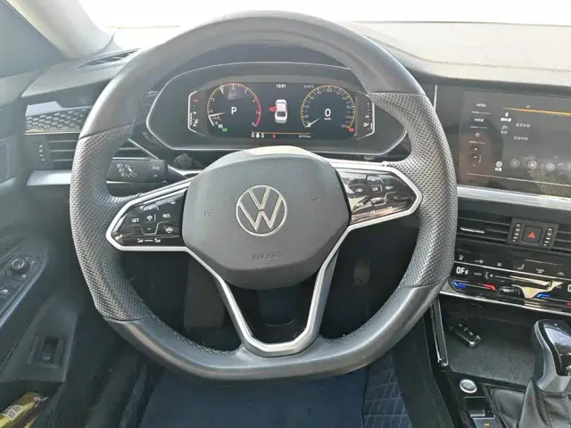 Volkswagen Passat — Фото автомобиля 15