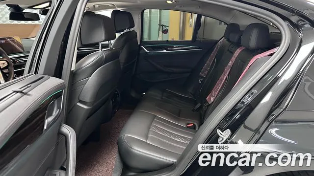BMW 5 Series G30 — Фото автомобиля 11