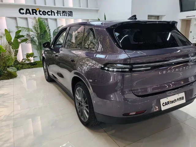 Leapmotor C10 — Фото автомобиля 12