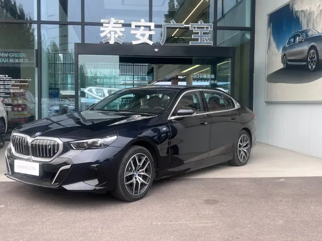 BMW i5 — Фото автомобиля 2