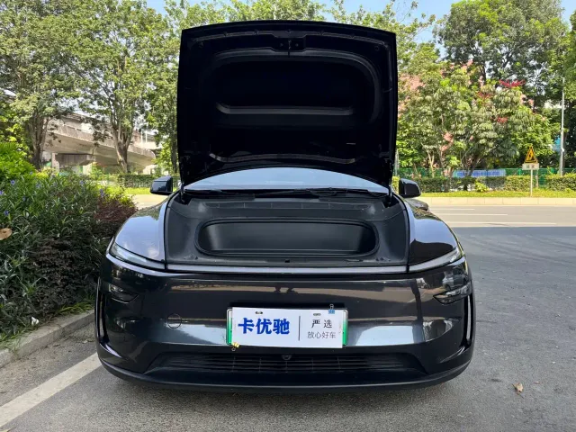 Tesla Model Y — Фото автомобиля 28
