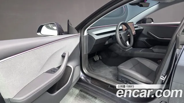 Tesla Model 3 — Фото автомобиля 10