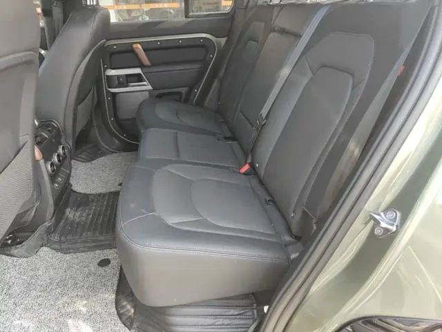 Land Rover Defender — Фото автомобиля 16