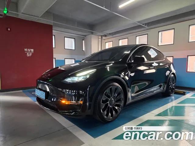 Tesla Model Y — Фото автомобиля 14