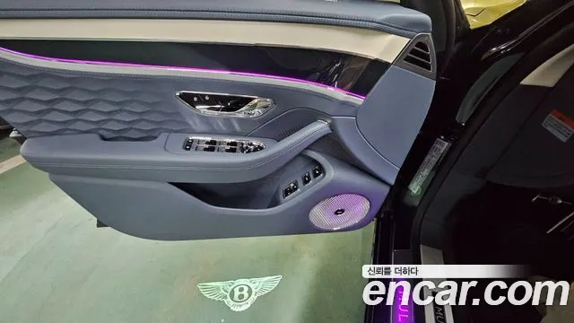 Bentley Flying Spur — Фото автомобиля 8