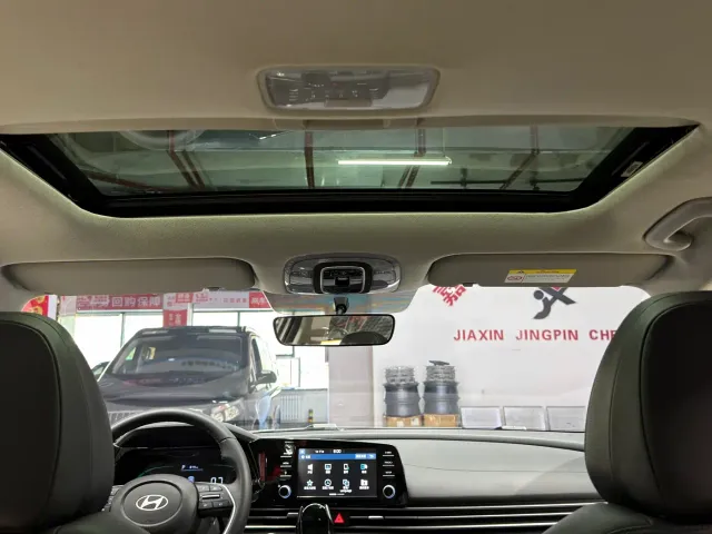 Hyundai Elantra — Фото автомобиля 25