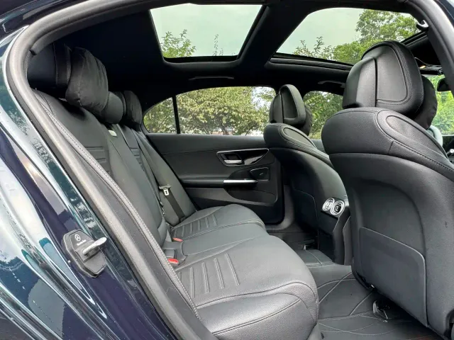 Mercedes-Benz C-Class — Фото автомобиля 12