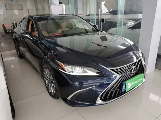 Lexus ES — Фото автомобиля 3