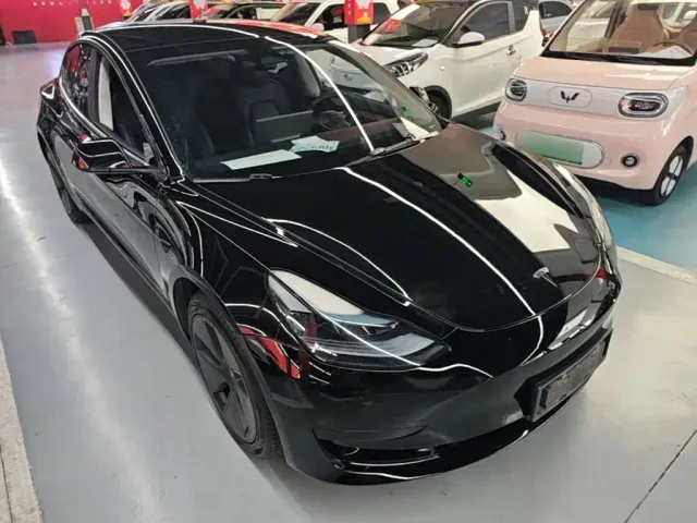 Tesla Model 3 — Фото автомобиля 3