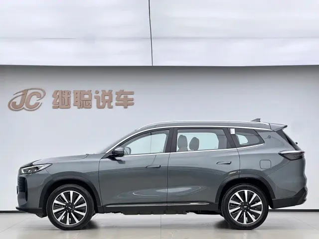 Chery Fengyun Fengyun T8 2025 1.5T 130km Premium Edition 5-Seater — Фото автомобиля 11
