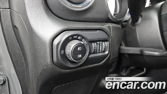 Jeep Wrangler Wrangler (JL) 2.0 Overland 4 двери — Фото автомобиля 18