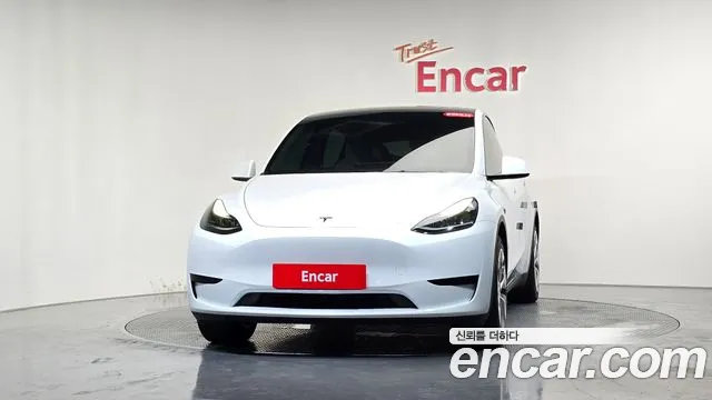 Tesla Model Y — Фото автомобиля 2