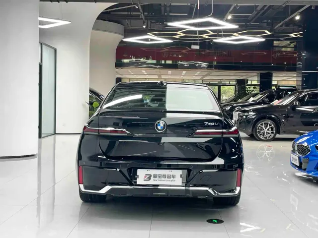 BMW 7 Series — Фото автомобиля 12
