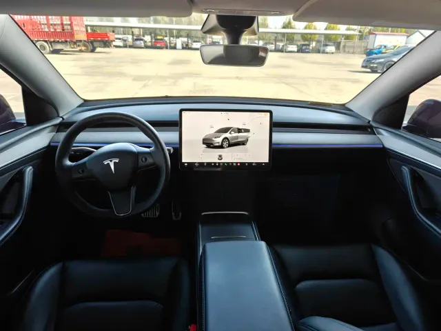 Tesla Model Y — Фото автомобиля 7