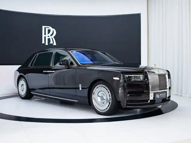 Rolls-Royce Phantom — Фото автомобиля 3