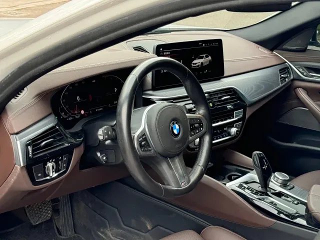 BMW 5 Series — Фото автомобиля 4