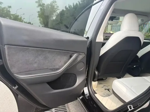 Tesla Model Y — Фото автомобиля 9