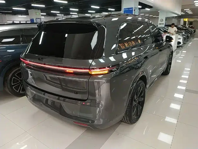 Li Auto L8 — Фото автомобиля 6
