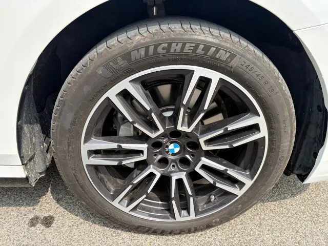 BMW 5 Series — Фото автомобиля 17