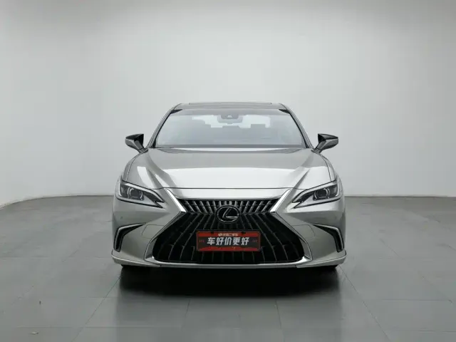 Lexus ES — Фото автомобиля 3