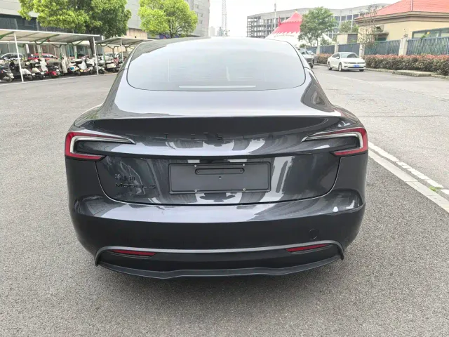 Tesla Model 3 — Фото автомобиля 8