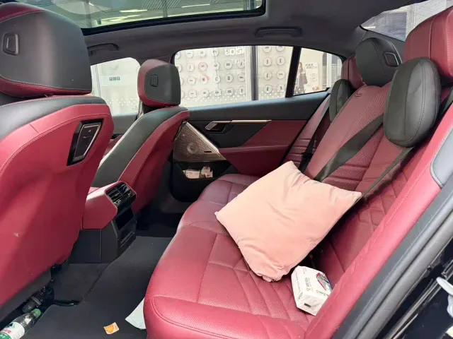 BMW 5 Series — Фото автомобиля 6