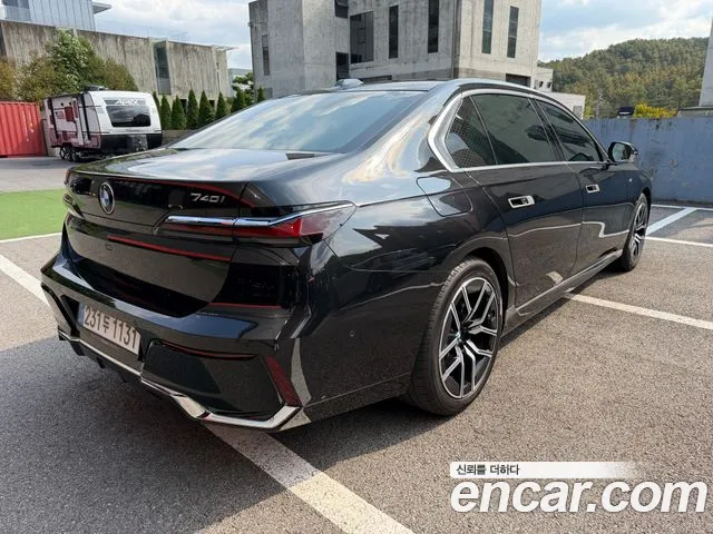 BMW 7 Series G70 — Фото автомобиля 2