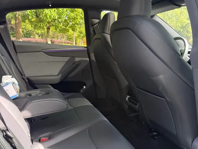Tesla Model Y — Фото автомобиля 8