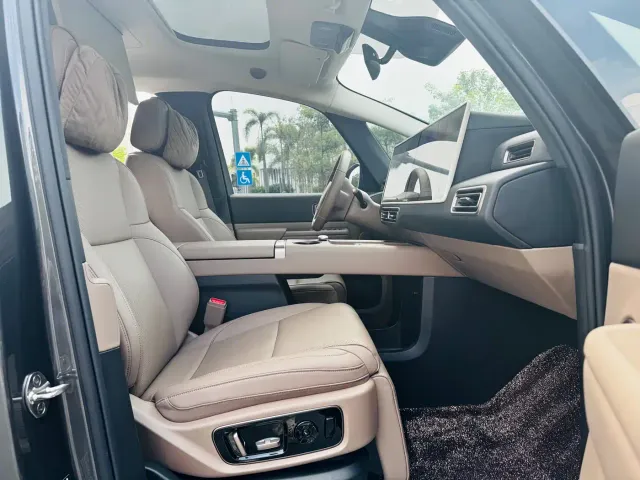 Li Auto MEGA — Фото автомобиля 16
