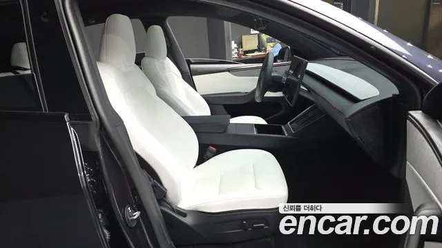 Tesla Model Y — Фото автомобиля 11