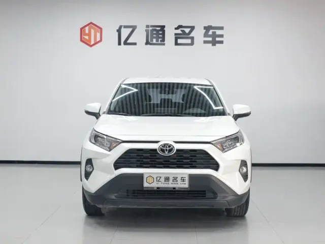 Toyota RAV4 — Фото автомобиля 2