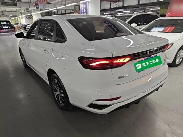 Geely Emgrand — Фото автомобиля 4