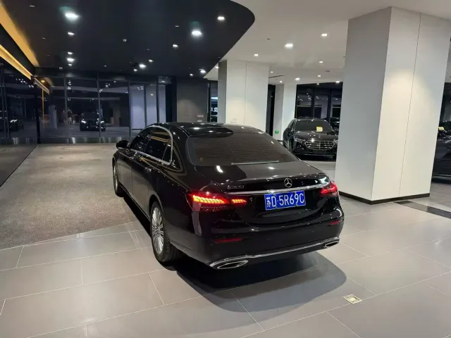 Mercedes-Benz E-Class — Фото автомобиля 8