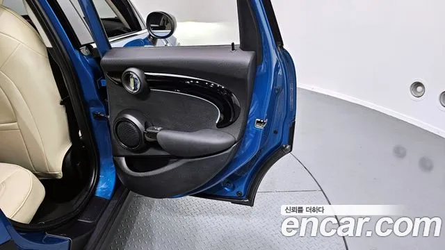 Mini Cooper Cooper 5 дверей Classic Plus — Фото автомобиля 21
