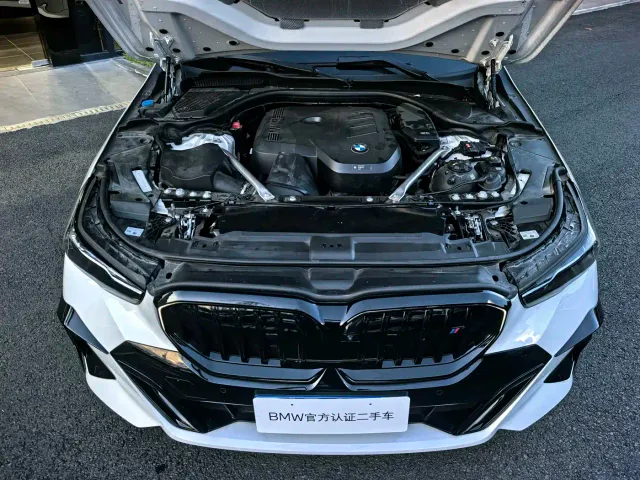 BMW 5 Series — Фото автомобиля 3