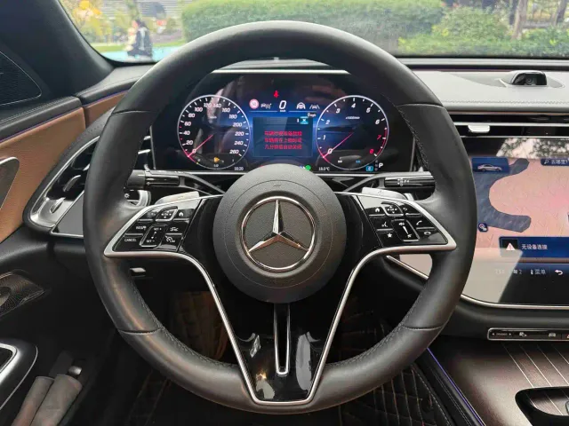 Mercedes-Benz E-Class — Фото автомобиля 6