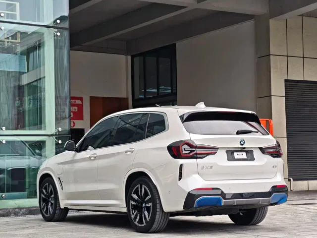BMW iX3 — Фото автомобиля 20