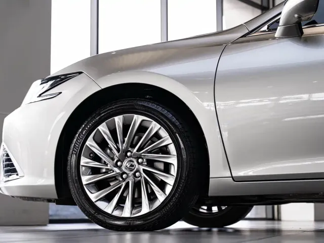 Lexus ES — Фото автомобиля 8