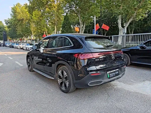 Mercedes-Benz EQE SUV — Фото автомобиля 17