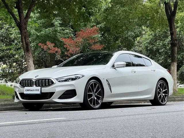 Фотография автомобиля — BMW 8 Series