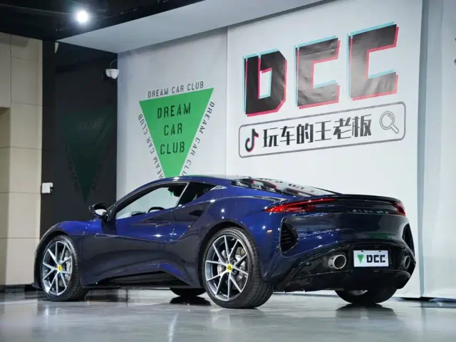 Lotus Emira — Фото автомобиля 12