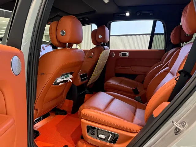 Li Auto L8 — Фото автомобиля 8