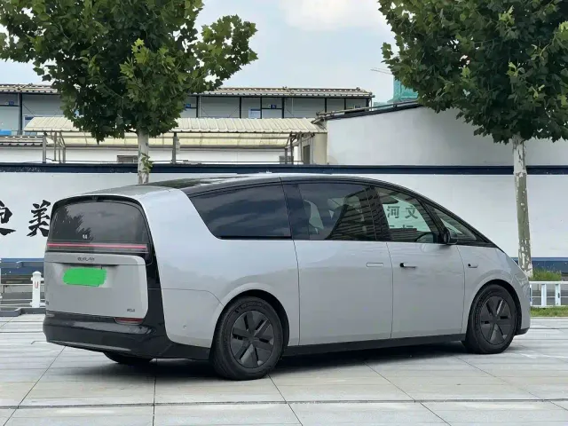Li Auto MEGA — Фото автомобиля 6