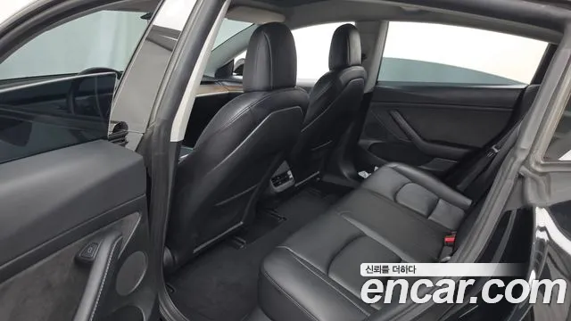 Tesla Model 3 — Фото автомобиля 16