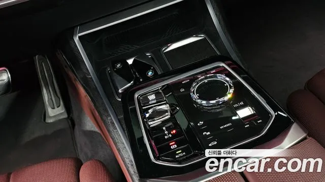 BMW 7-Series 7 серия (G70) 740i sDrive M Sport — Фото автомобиля 7