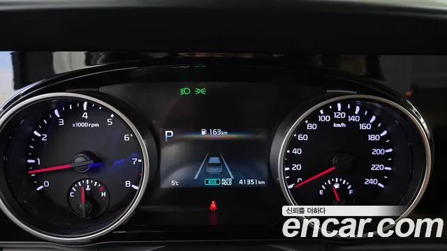 Kia Carnival Generation 4 — Фото автомобиля 8