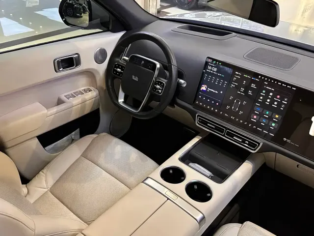 Li Auto L9 — Фото автомобиля 10