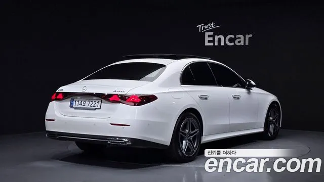 Mercedes-Benz E-Class — Фото автомобиля 2